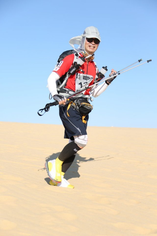 유영만 교수가 2012년 250km를 질주하는 사하라사막마라톤에 도전했을 때 모습. 유영만 교수 제공.