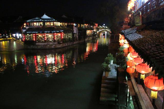 시탕 안경교에서 바라본 야경. 왼쪽에 영녕교가 있다.Ⓒ최종명