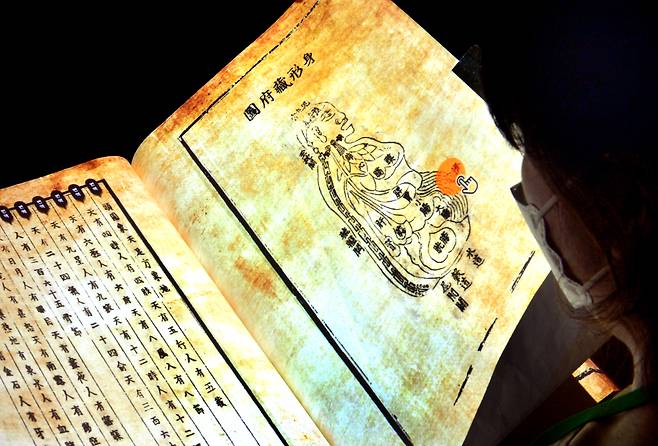 Silgam Seojae, a digital library, at the National Library of Korea. (Park Hyun-koo/The Korea Herald)