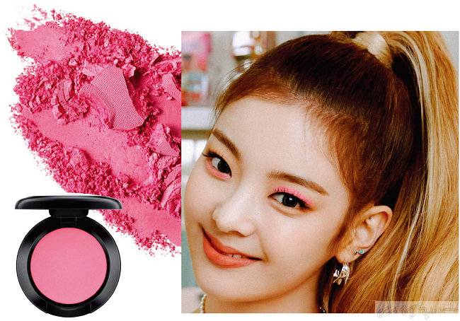 맥 아이섀도우 #스시 플라워 코랄 컬러가 은은하게 감도는 핑크 컬러 아이섀도. 1.5g 2만8천원.