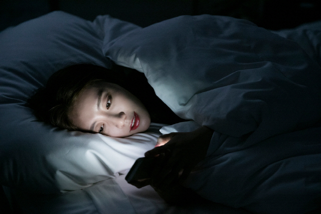 밤엔 쉽게 잠들지 못하고, 아침엔 눈뜨기 힘든 등 생체 수면 리듬이 깨진 여성은 자궁내막증 위험이 높다는 연구 결과가 나왔다./사진=클립아트코리아