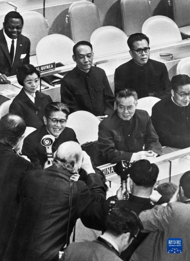 1971년 11월 15일 열린 제26차 유엔총회 전체회의에 중국 대표단이 처음 참석한 모습. 신화통신