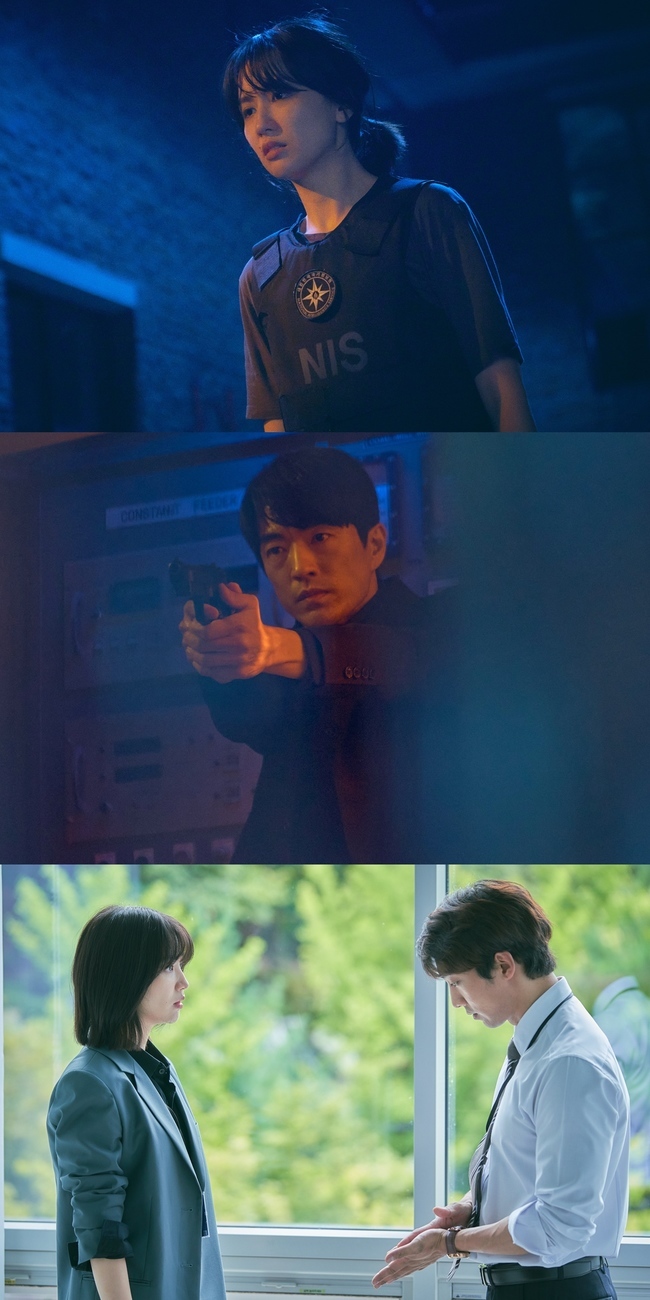 Hanako to Anne Drama Moebius: Black Sun predicted another story from the main story.The production team of MBCs Golden Earth Drama Moebius: Black Sun (playplayed by Yoo Sang/director Wi Deuk-gyu) broadcast on October 29 released a still cut that raises curiosity about the past of Park Ha-sun (played by Seo Soo-yeon) and Jung Moon-sung (played by Jang Chun-woo) on the 25th.Moebius: The Black Sun is a two-part Hanako to Anne based on the worldview of the MBC Golden Sun, which last week ended.The story of four years ago will be released in the form of prequel from the main work, focusing on Seo Soo-yeon (Park Ha-sun), Jang Chun-woo (Jung Moon-sung), and Do Jin-sook (Jang Young-nam).The public steel shows Seo Soo-yeon and Jang Chun-woo, who have different atmosphere from the main part.Seo Su-yeon is an agent from the support management team of the Overseas Intelligence Agency, and Jang Chun-woo is a black agent managed by Seo Su-yeon (an agent who hides his identity and conducts intelligence activities), and the two will help each other by forming a relationship as an NIS colleague.I wonder what the events that caused a special friendship to rise between them are.In addition, Seo Soo-yeon and Oh Gyeong-seok (Hwang Hee-min), who were lovers in the main part, are also caught and attract attention.Seo Soo-yeon was saddened by closing the door of his mind and blackening when Oh Gyeong-seok lost his life while operating.The first meeting between Seo Soo-yeon and Oh Gyeong-seok, who had an unfortunate farewell, was a different atmosphere from the present, and the two people are waiting for the Hanako to Anne two-part Moebius: Black Sun this week.