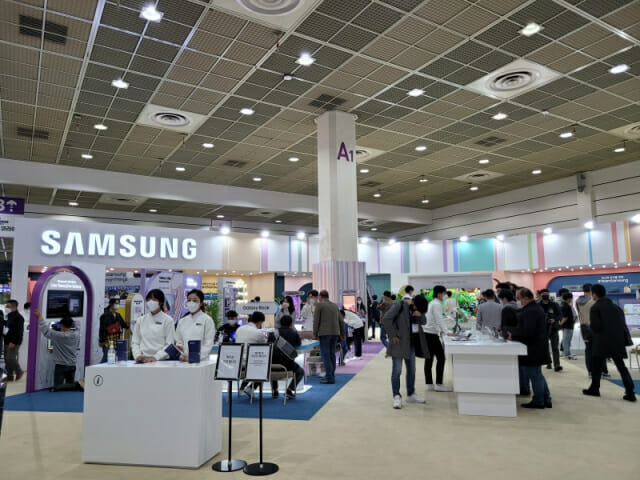 한국전자전 2021에 참가한 삼성전자 부스.