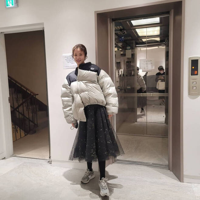 Hwang Jung-eum posted an article and a photo on his instagram on the afternoon of the 26th, Super Wings.The photo released shows Hwang Jung-eum standing in front of the elevator; she is wearing a padding jumper.Jumper button pushes the comical smile of the viewers.Also, Hwang Jung-eum felt happy in her distinctive bright smile, and she made her doll Beautiful look shine.The fans who encountered the photos showed various reactions such as Pretty, Where are you going, Cute and cute.Meanwhile, Hwang Jung-eum married professional golfer and businessman Lee Young-don in 2016 and has a son in his family.The two submitted a request for divorce mediation in September last year, but reported on the reunion in July this year, and they were congratulated by many people for notifying the second pregnancy fact.