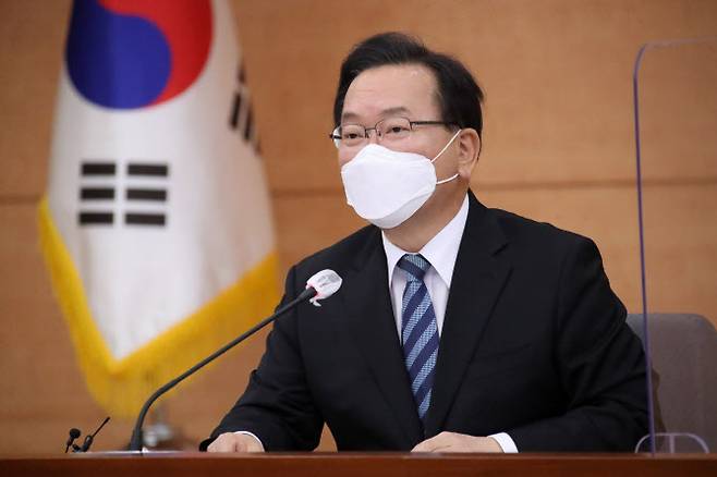 김부겸 국무총리가 27일 정부서울청사에서 열린 제3차 코로나19 일상회복지원위원회를 주재하고 있다. (사진=연합뉴스)