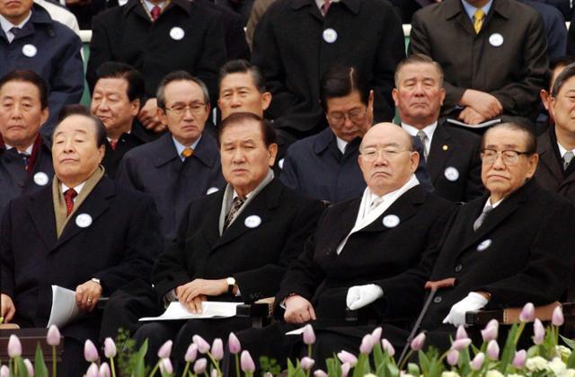2003년 2월 25일 국회에서 열린 제16대 대통령 취임식 취임선서 중 김영삼, 노태우, 전두환 전 대통령. 고영권 기자
