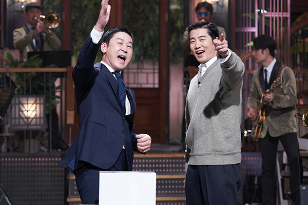 Yoon Kye-sang will be on SNL Korea The Host.The Kupang Play original comedy show SNL Korea, which will be released on October 30, released a 9-time trailer featuring Yoon Kye-sang.Actor Yoon Kye-sang, who overwhelmed the screen with the movie The Outlaws Chang Chen, caused various parodys and syndromes and captivated 6.88 million viewers.Since then, he has been active in screens and CRTs from the movie Malmoi, drama Chocolate, and Crime Puzzle.At the Sweety Boys corner, which parodied Beasty Boys, Yon Kye-sang will transform into a local fruit shop ace that sells in a new way of sales and show irresistible charm.In the section of AI Husband Gigagyesang, she appeared as an AI husband of Ahn Young-mi and Lee Soo-ji, along with Gigahuni Jung Sang-hoon, respectively, and laughed at the rapture with SNL Crusin.Conor The Phone will play the role of a multi-blooded fund manager who is being provoked by a spam telephone counselor, while the corner YouTube Hyuksoon TV, which is divided into 29-month love YouTuber Yoon Gye-sook, will be full of atmosphere with a hot gesture that goes beyond imagination.Finally, the movie The Outlaws legend character Chang Chen is revived with the color of SNL Korea.In the corner Crime Do, which tells the story of Chang Chen participating in an unexpected poetry meeting, Yon Kye-sang will give a tranquil smile with his acting skills and will completely attract viewers.Thanks to the heat that gets hotter as the turn progresses, SNL Korea Cruczyn also focuses attention by foreseeing a more ingenious and bold smile.Crew Kwon Hyuk-soo will turn into the head of the general public strategy room at the corner of the ordinary peoples class and introduce politicians to how they can look like ordinary people.