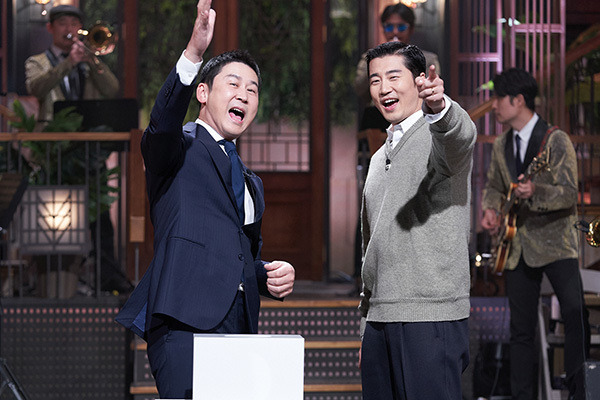 Yoon Kye-sang will be host of SNLKoreaThe Coupang Play original comedy show SNLKorea, which will be released on October 30, released a 9th trailer featuring Yoon Kye-sang.Actor Yoon Kye-sang, who overwhelmed the screen with the movie The Outlaws Chang Chen, caused various parodys and syndromes and captivated 6.88 million viewers.Since then, he has been active in screens and CRTs from the movie Malmoi, drama Chocolate, and Crime Puzzle.At the Sweety Pep Boys corner, which parodied Beasty Pep Boys, Yoon Kye-sang will transform into a local fruit shop ace that sells in a new way of sales and show irresistible charm.In the AI Husband Giga Award corner, he appeared as Ahn Young-mi and Lee Soo-jis AI Husband along with Giga Funny Jung Sang-hoon, respectively, and laughed at the robbing with SNL Crewejin.Conor The Phone will play the role of a multi-blooded fund manager who is being provoked by a spam telephone counselor, and will show off the flames, while the corner YouTube Hyeoksoon TV, which is divided into 29-year-old love YouTuber Yoon Gye-sook, will be full of hot talk beyond imagination.Finally, the movie The Outlaws legend character Chang Chen is revived with the color of SNL Korea.In the corner Crime Do, which tells the story of Chang Chen participating in an unexpected poetry meeting, Yoon Kye-sang will give a trance smile with a godly contest acting ability and will completely attract viewers.Thanks to the heat that gets hotter as the turn progresses, SNL Korea Crewejin also focuses attention by foreseeing a more ingenious and bold smile.Crewe Kwon Hyuk-soo will transform into the head of the House of Commons of the United Kingdom Strategy Office at the House of Commons of the United Kingdom Class corner, introducing politicians to how they can look like House of Commons of the United Kingdom and going on a belly hunting as an exciting political satire.