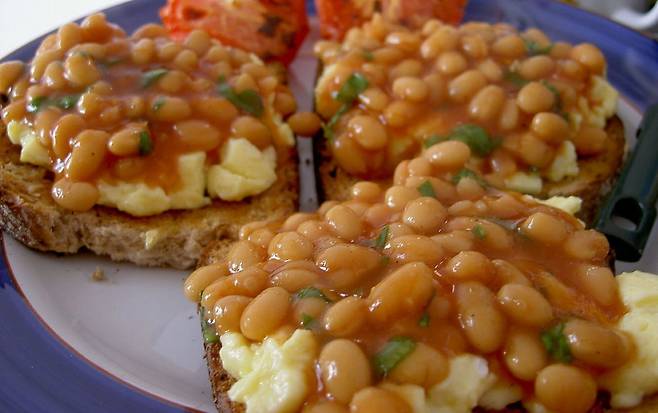 뇌 건강을 돕는 음식 ⑦ 인지질이 풍부한 음식 : 콩, 계란 노른자. 사진은 콩 요리./위키피디아