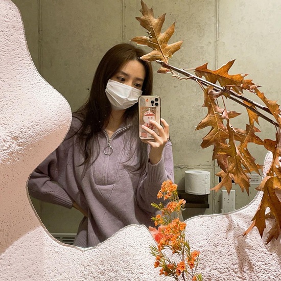 Kim So-young posted a picture on his instagram on the 3rd with an article entitled Not Today.Kim So-young, who was in the public photo, took a mirror selfie in a purple T-shirt and looked modest. Kim So-young explained, It was a day when I dyed and played with my friends.I was happy, I want to play often, but its okay if I can not!On the other hand, Kim So Young is married to Oh Sang-jin, an announcer, and has a daughter.Photo: Kim So-young Instagram