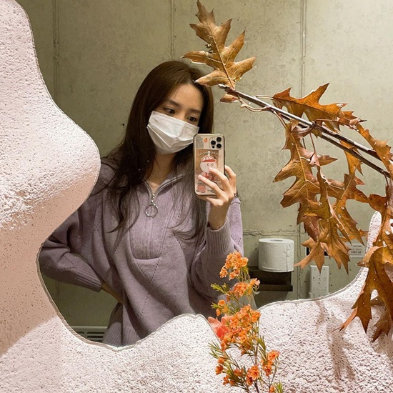 Kim So-young posted a picture on his Instagram on the 3rd with an article entitled Not Today.Kim So-young in the public photo is wearing a purple T-shirt and taking a mirror self-portrait in a modest manner.Kim So-young described it as a day of dyeing and playing with friends.I was happy, I want to play often, but its okay if I can not!Meanwhile, Kim So-young has a daughter with Oh Sang-jin, an announcer, and marriage.Photo: Kim So-young Instagram