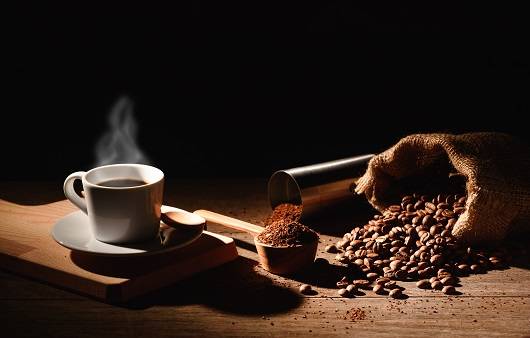 코로나19 대유행으로 인해 불필요한 외출을 삼가고 집에서 지내는 시간이 늘어나면서 집에서 커피를 즐기는 ‘홈 카페’ 족이 늘어났다