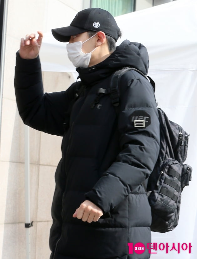 EXO Chanyeol, a group serving in the military, is arriving for the appearance of the Armys musical Maisas Song at the Woori Financial Art Hall in Olympic Park, Bangi-dong, Seoul on May 5.