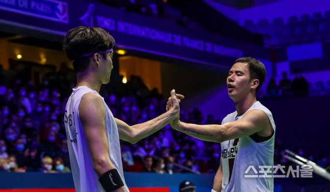 비(非) 국가대표로 최근 2021 세계배드민턴연맹(BWF) 프랑스오픈 남자복식에 출전해 우승한 고성현(오른쪽)-신백철. BWF 홈페이지