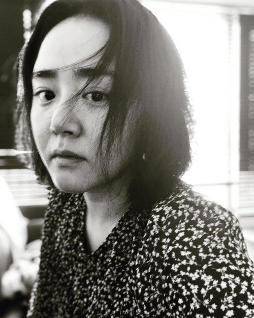 Moon Geun-young posted a picture on his 5th day with an article entitled Between Me and Eun-su # Day2240 through his instagram.In the photo, there is a picture of Moon Geun Young, who takes a self-portrait while looking at the Camera.The innocent beauty and clear eyeballs that are not decorated in the hair of the black and white tones are attracting the attention of the viewer.Meanwhile, Moon Geun-young will appear in the single film Memory of Memory of UHD KBS Drama Special 2021.The Year of Memory tells the story of a wife who was nursing her Husband, who was an alcoholic, with extreme sincerity, becoming an alcoholic and wandering through unhealed wounds, meeting an unknown boy and learning to love her Husband and how to part with her terrible feelings.Photo Moon Geun-young Instagram