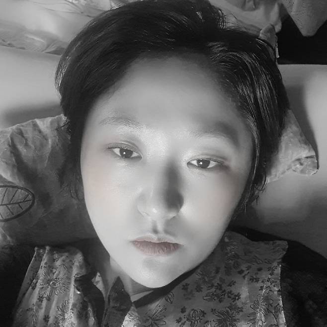 Actor Kim Hyun-Sook told the post-mortem or second inoculation.On the 6th, Kim Hyun-Sook posted a hashtag and a picture on his instagram, # Mother or 2 # Dead # Still # Head # My whole body seems to be # tapped.Kim Hyun-Sook in the photo was worried about the fans because he seemed to be tired of aftereffects after vaccination.Meanwhile, Kim Hyun-Sook married a non-entertainer in 2014 but divorced last December; he has a son Hamin county.Kim Hyun-Sook is currently appearing on JTBCs Brave Soloparenting - I Raise It.