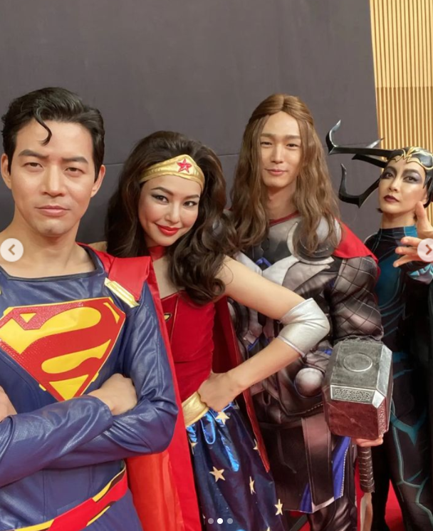 Actors of SBS Golden Globe Wonder Woman, which has been popular, have been surprised to see their transformation into Marvel Hero.Lee Ha-nui, who played a supporting role in the main character, said on his SNS on the 7th, We came to keep our pledge.Is it because of the penalty that it is a promise? And with Lee Sang-yoon, Lee Won-keun and Jin Seo-yeon, I posted a makeup.In the photo, Lee Ha-nui was the same Wonder Woman as the title, Lee Sang-yoon was Superman, Lee Won-keun was Thor, and Jin Seo-yeon was transformed into Hella.Lee Ha-nui of the Western mask was in a hurry with Wonder Woman, and Lee Sang-yoon laughed at the reproduction of Supermans curls and distinctive expressions.In addition, Lee Won-keun, a emotional test, was a long-haired man with a hammer of Thor, and Jin Seo-yeon, who played with Lee Ha-nui until the last episode with a powerful Billon in the play, transformed into Hella, the death goddess of Thors half-sister, and gave off charisma.In their transformation, the netizens responded, Wonder Woman is the best team! Thank you! Everyone is right.Wonder Woman, which had been hit by three beats until script, directing and acting, was loved by both box office and workability.The last episode, which aired on the 6th, ended with its own highest audience rating of 17.8% (based on Nielsen Korea).Photo Source  Lee Ha-nuiSNS