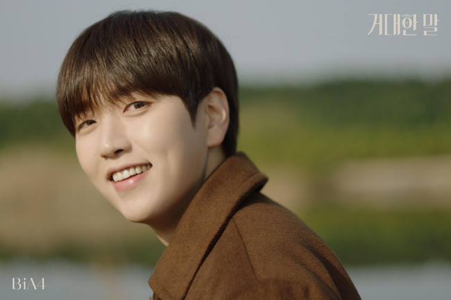 Group B1A4 (Biwon Ipo/Shin-Urayasu Station, Sandeul, Public Communion) presented a new song, The Great Horse Teaser.On November 7, WM Entertainment, a subsidiary company, released a new digital single Ghost Horse cover image and a personal teaser image through the official SNS channel.The digital cover captures the image of B1A4, which is running in the light of a stem in the background of pitch-black darkness, and creates an emotional and unique atmosphere.The white square object that appears above their heads reminds them of the blanks, which raises curiosity about this new song.In the personal Teaser image released together, three members styling in brown tones in the background of the outdoors appear and attract attention.In the personal cut with a calm and lyrical mood, the personality of each member is revealed and heightens the expectation of fans.This new song is a song written and composed by Sandeul, who is about to be enlisted.It is said that it contains a sincere confession to the fans who have been together for a long time and it will be a special gift.B1A4 announced its successful return in October last year by releasing its regular 4th album Origin, which filled all songs with its own songs after the entire member Shin-Urayasu Station.In April, it released a digital single 10 TIMES and celebrated its 10th anniversary.B1A4 will release its new digital single, The Big Horse, through various music sites at 6 p.m. on the 10th.On the same day, at 8 p.m. on the official V LIVE channel of B1A4, the online fan meeting LIVE LOUNGE B1A4 (Live Lounge Bewon Ipo) will be held to meet with fans.