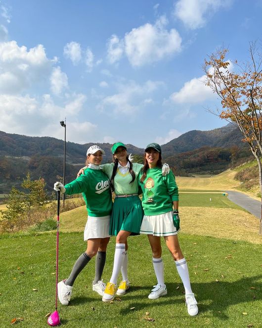 Actors Oh Yoon-ahhhhh and Lee Min-jung played Golf together.Oh Yoon-ahhhh posted several articles and photos on his instagram on the 7th, I enjoyed the autumn Golf memories.The photo shows Oh Yoon-ahhhh and Lee Min-jung playing Golf at a Golf course spread out under the clear sky of autumn.Oh Yoon-ahhhhh and Lee Min-jung are wearing green-colored Golf wears and posing for their youthful charm. They have been working together with Song Ga-hee and Song Na-hee in Ive Goed Once.The fans reaction to the appearance of the song sister who has been united for a long time is also hot. Among them, Oh Yoon-ahhhh and Lee Min-jung were impressed with the beauty of taking pictures rather than playing Golf.On the other hand, Oh Yoon-ahhhh appears in JTBCs new drama Flying Butterfly.