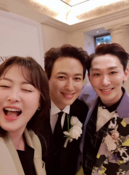 Gagwoman Shim Jin-hwa congratulated actor Lee Ji-hoon on their marriage.On the 8th, Shim Jin-hwa posted a picture on his instagram saying, 17 years old, my brother we loved!The photo shows Sim Jin-hwa attending as a guest at Wedding ceremony of Lee Ji-hoon and Elettra Lamborghini Sei Ashina.He is taking a selfie with new groom Lee Ji-hoon in the background of Wedding ceremony.Lee Ji-hoon, who is especially dressed in a tuxedo, is attracted to the eyes with a happy smile full of faces.I am glad to welcome the delayed Wedding ceremony.Meanwhile, Shim Jin-hwa married comedian Kim Won-hyo in 2011.Lee Ji-hoon completed her marriage report with her Japanese wife Elettra Lamborghini Sei Ashina in June.Originally, he was scheduled to post a Wedding ceremony in September, but after two hits in the aftermath of Corona 19, he posted a wedding march on the day.sim Jin-hwa SNS