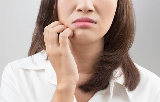 얼굴 아토피의 건조함은 보습제를 발라도 쉽게 해결되지 않는다.