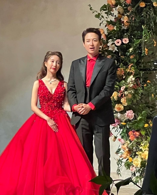 Singer and actor Lee Ji-hoon, 42, and Japanese wife Elettra Lamborghini Sei Ashina, 28, completed the Wedding ceremony safely.Lee Ji-hoon and Sei Ashina held a private ceremony at 5 pm on the 8th with their family and acquaintances in Seoul.Those who have already completed the Marriage report have been together for the rest of their lives in the blessing of many people.After the ceremony, around 11:30 pm, Sei Ashina told a personal Instagram story, Thank you very much, I will take it slowly from tomorrow. Thank you.Lee Ji-hoon Sei Ashina couple and could not hide his happy mind.In the video, Lee Ji-hoon and Sei Ashina, who hold each others hands in the car, were included in the video.Sei Ashina even burst into small laughter as she filmed Lee Ji-hoons face.Celebrations of the stars also followed: Stylist and broadcaster Kim Woo-ri, 48, released a photo of the two Wedding ceremony, saying, Our Ji-hoon is going to be a long-distance.I have made a warm word and a lot of money. The video, shared by broadcaster Hong Seok-cheon (50) on the day, vividly captured the fairy-tale Wedding ceremony scene.In the second part of the reception, a colorful black & red look contrasted with a pure white wedding dress attracted attention.In particular, the Wedding ceremony celebration was performed by Singer IU (real name Lee Ji-eun, 28); the IU was impressed by wearing a neat jacket and enthusiastically singing Your Meaning.IU and Lee Ji-hoon formed a relationship through KBS 2TV Best Da Yi Sun-shin which was broadcast in 2013. He rushed to a stage for a special day and called for a celebration.Meanwhile, Lee Ji-hoon and Sei Ashina are appearing on SBS Sangmyongmong Season 2 - You Are My Destiny.