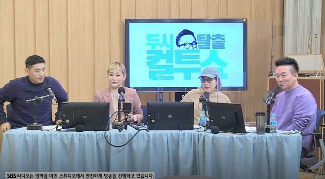 Singer Park Seon-ju reveals she felt Melencolia I after moving to Jeju IslandSpecial DJ Shin Bong-sun, Special Invitation guest singer Park Seon-ju and Korean Belgian guitarist deni Sung appeared on SBS Power FM Doosan Escape TV Cultwo Show broadcast on November 9th.Park Seon-ju revealed the occasion when he worked with world-renowned performer deni Sung.Park Seon-ju, who moved to Jeju Island Road, said, Jeju Island is good, but I keep looking at the sea, so it has been Melencolia I for more than two months.Also, the house is a place where the sea is completely visible, so it gradually became Melencolia I. Park Seon-ju, who was surprised to hear the album of Deni Sung, who was recommended to consult Melencolia I with his acquaintance, said he wanted to work together and sent a love call.This album is a song that I made for more than a month listening to the song of deni sung to work with deni sung.Park Seon-ju released the album The Sixth Month on October 29th.