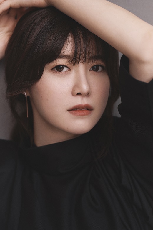 Actor Ku Hye-sun reveals new profile photoThe agency Yoo Ha-Na released a new profile photo of Ku Hye-sun on official social media on Wednesday.In the photo, Ku Hye-sun took his eyes from the intense eyes of chic charm to the girlish smile and robbed his eyes.First of all, Ku Hye-sun in a black-toned turtleneck showed a distinctive eyebrow, a deeper eye, and a mysterious atmosphere, showing charismatic yet strange charm and capturing his gaze at once.In addition, Ku Hye-sun, dressed in white tones contrasted with black tones, boasted a more beautiful beauty, adding purity, lusciousness and freshness.Especially, it showed various charms with the undecorating naturalness felt in the close-up cut and the mysterious atmosphere of Ku Hye-sun in the big eye that looks at the camera.Ku Hye-sun has created a unique Ku Hye-sun atmosphere that can not keep out the various expressions, eyes, and eyes of each photo through this profile, and it has been enough to raise curiosity about the move as Actor Ku Hye-sun.Meanwhile, Ku Hye-sun recently signed an exclusive contract with Yoo Ha-Na, which belongs to Lee Sung-jae, Yoo Jung-ho and Kim Hae-in, and is currently preparing for the next activity.
