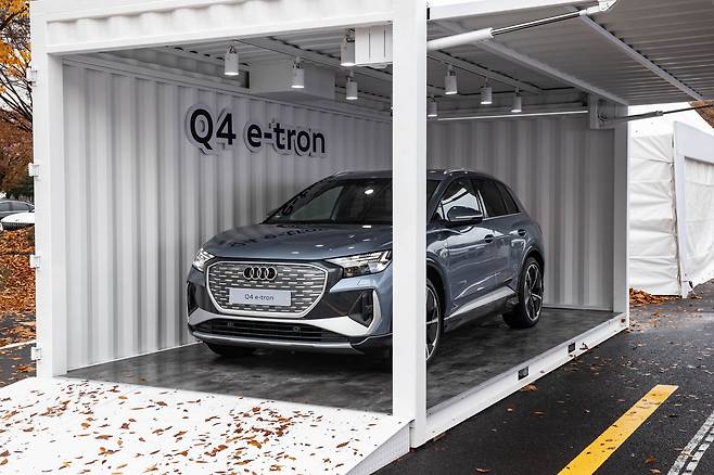 과천 서울대공원 주차장에 아우디 'Q4 e-트론'이 전시돼 있다. © 뉴스1