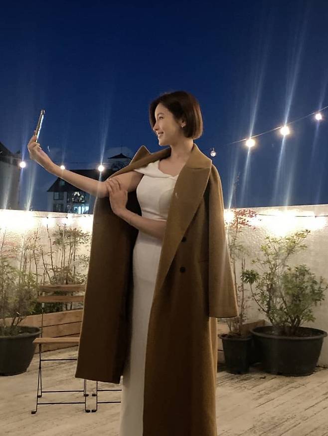 Jeong Ga-eun posted a picture on his 12th day with an article entitled Friend is happy and live well ~ # best man in his instagram.In the open photo, Jeong Ga-eun is taking pictures in a white dress. The elegant side of Jeong Ga-eun captivated the viewers.Meanwhile, Jeong Ga-eun has been in a divorce in 2018 after two years of marriage.Recently, SBS FiL Do you reveal your daily life and JTBC Turning Point are appearing.Photo: Jeong Ga-eun Instagram