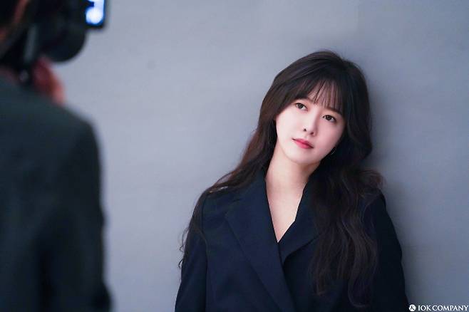 Actor Ku Hye-sun announces new startOn the 13th, Yoo Ha-Na released a new profile film behind-the-scenes cut with the colorful charm of Ku Hye-sun.In the open photo, Ku Hye-sun captures the attention of viewers by expressing various costume styles from simple suit style to lovely style of white knit.Especially, the skill of Ku Hye-sun, who expresses a smile and fingertips carefully from charismatic eyes with excellent understanding of each costume style and concept, shines, and it is the back door that the shooting was carried out in a cheerful atmosphere by energizing the scene.Ku Hye-suns new profile behind-the-scenes cut can be found in the Yoo Ha-Na official post.