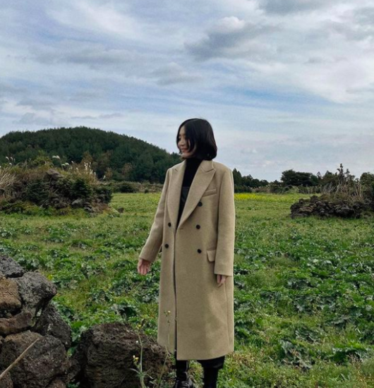 Actor Shin Da-eun shared his daily life through the photo.Shin Da-eun said in his instagram on the afternoon of the 13th, Yaho. Jeju Island is also.Shin Da-eun said, I choose only a lot of natural places without people.Looking at the red glow, I recalled that Memory, who was a month old Jeju Island alone at this time of year, was a new rock. Shin Da-eun smoothes out her hairstyle, which makes her charm stand out during her own.Meanwhile, Shin Da-eun married interior architecture designer Lim Sung Bin in 2016.Shin Da-eun SNS
