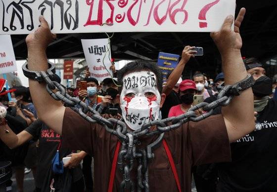 지난 14일 태국 방콕에서 군주제 개혁을 요구하는 도심시위가 이어지고 있다. EPA=연합뉴스