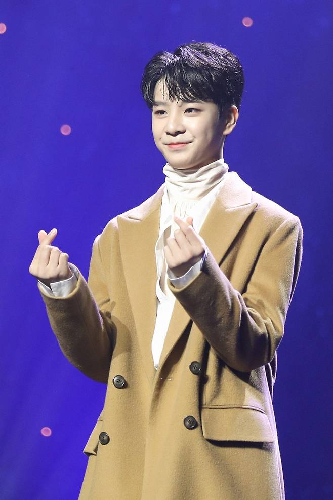 정동원이 17일 오후 서울 용산구 노들섬 라이브하우스에서 첫 정규앨범 '그리움, 아낌없이 주는 나무' 발매 쇼케이스를 열었다. 쇼플레이엔터테인먼트 제공
