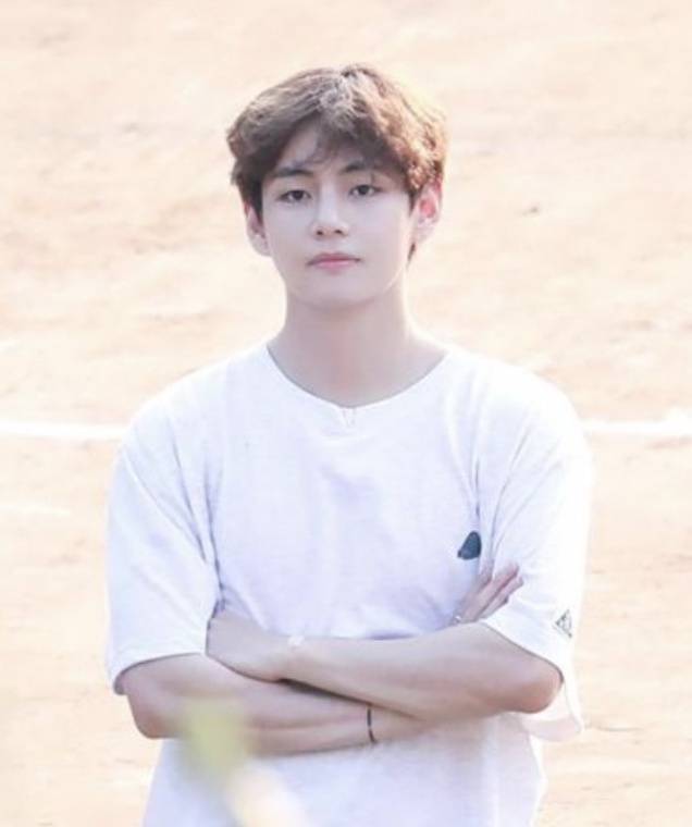 아름다운 태형이 입술♥ 방탄소년단 뷔의 그 립밤 '품절'..K뷰티 전도사 '문화 아이콘'