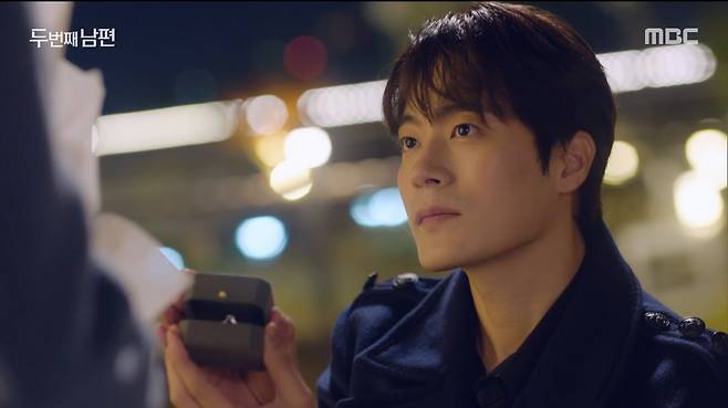 A Hyun-kyung Uhm was thrown by the river.In MBCs The Second Husband, which was broadcast on the afternoon of the 19th, Bong Sun-hwa (Hyun-kyung Uhm) told Yoon Jae-kyung (Tea in the garden) that Oh Seung-a is a real Murderer.On this day, Yoon Jaemin proposed to Bong Sun-hwa, I will fight for you because I am on one side. Bong Sun-hwa is the first and last woman in my life.However, Sunhwa refused with tears, saying, I am sorry for Mr. Jaemin, but I can not get that ring.I know its still hard, I dont have to answer it right away, Jaemin said. I will be Mr. Sunhwas luck, spoon and fluke.I want to make you happy enough to live like this for the rest of your life. Please do that. Sunhwa pushed Jaemin out and said that the real crime of Nam Ki-taek Murder case was Yoon Jae-kyung. Yoon Jae-kyung took everything from me.But how can I marry Yoon Jae-kyung? Ill do it until he pays.I will pay back my grandmothers injustice, he said, turning back and saying, It should have been done earlier. Jaemin told the ship Seo-joon (Shin Woo-kyum) that Why should the enemy of Sunhwa be my family?So, Seo-joon said, Sunhwa would have liked to hurt you. I told you to comfort you before. If you really love Sunhwa, walk your life.Just love can not break the resolution of the sun. Ju Hae-ran (Su-Won Ji) tried to contact the family with the light, but he hid it from his family.When the family trip was canceled, Moon Sang-hyuk (Han Ki-woong) invited Sunhwa to the Cheongpyeong villa and lied to Jae-kyung, saying, I think I should go to the funeral hall in Haenam.Sunhwa, who expected the financial situation to not embroidery, aimed at Sanghyuks insurance weapon.The financial affairs of the financial affairs of the government, while giving money envelopes to the simo sock (Choi Ji-yeon), noticed Sang-hyuks lies. Shenhua and Sang-hyuk showed affectionate appearance, saying, It is my first trip after marriage.Sang Hyuk said to Sunhwa, who is afraid that the financial situation will notice, He is stuck with me. He lives with an alternative.The financial police, who came after the Cheongpyeong villa, were angry to see two people holding each other and saying I love you to each other.I will present a night that I will not forget today. I know that I went to Yoon Jae-kyung because of money.The finance minister called out Sanghyuk, saying, My father is looking for you in a hurry. She fought with Sunhwa, who was alone.I confessed all the evil you committed and prayed for forgiveness. However, Kim Soo-cheol (Kang Yoon-soo), who helped the financial situation, fainted the sunflower and threw it in a suitcase and threw it into the riverside.A few months later, Jae Kyung and Sang Hyuk embodied the Jay Town plan under construction with slush funds, and the missing Sunhwa appeared as investor Sharon and expected future revenge.
