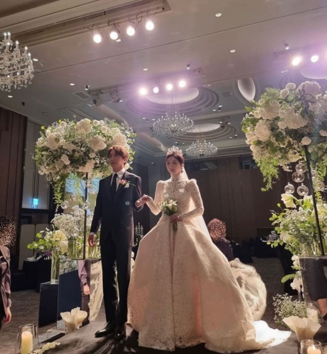 Group Super Junior Leeteuk has celebrated the future for the marriage of sister Park In-young.Leeteuk wrote in his instagram on November 20, Thank you to all those who attended my sisters wedding once again.In the photo, Leeteuk and his sister Park In-young standing holding hands before entering the wedding road are shown.Leeteuk is dressed in a suit and Park In-young is in an elegant dress, both of whom are somewhat nervous faces as they wait to enter.Leeteuk said, I think that the family of Super Junior members has increased, he said. Hee Chul helped society, Ye Sung, Eunhyuk East Sea, and Noh Sa-yeon sister helped us in celebration.Leeteuk also said, There were a lot of people who saved my sister, and I have never seen my sister, but I am grateful to all those who have attended me. Congratulations on your marriage.Good luck, and your brother-in-law, he added.