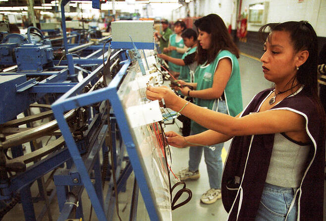 나프타(NAFTA)로 인해 미국에서 멕시코로 넘어간 조립공장. 2001년. 게티 이미지 코리아.
