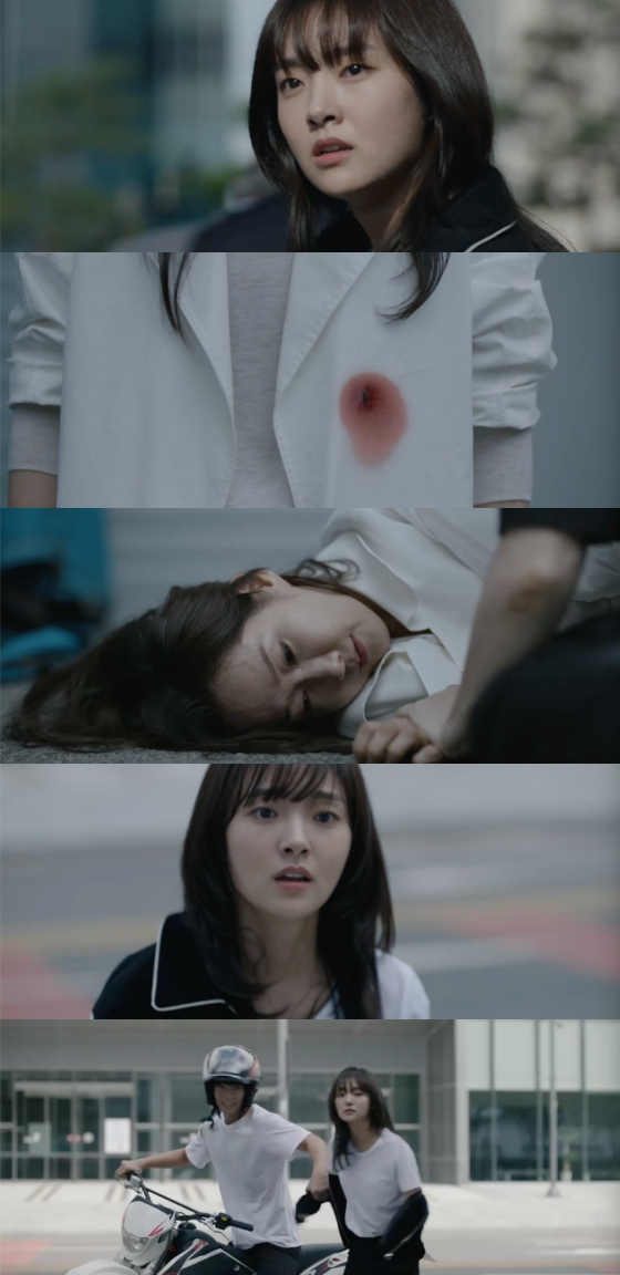 In the JTBC Saturday drama Kugyeongi, which aired on the 20th, Kei (Kim Hye-joon), who tried to kill Gotham (Kim Su-ro), was portrayed.Lee Yeong-ae tried hard to infer and prevent Keis Murder How, but what Kei prepared was separate.However, Kei found an aunt, Jeongyeon (Ship line), at the scene.Kei shouted to Gun-wook (Lee Hong-nae) who was at the scene to bring her aunt out immediately, but Jeongyeon panicked and asked Gun-wook, Is Kim Hye-joon related to the real Gotham?Soon, Gunwook was chased by a spectator and left the scene first, and Jeongyeon went to the secret passage after Gotham, who was running away, and died through the abdomen in the harpoon prepared by Kei.As he ran toward his aunt, Kei was shocked to see her fall.On the other hand, it was Na Je-hee (Kwak Sun-young) who took Gotham. Na Je-hee called Kim (Jeong Seok-yong) immediately after turning off the call of the gyeonggi, and Yong-sook (Kim Hae-sook) said, Gotham has nothing to leak.I will be with him even if I die. He said that he was killed by Camouflage.