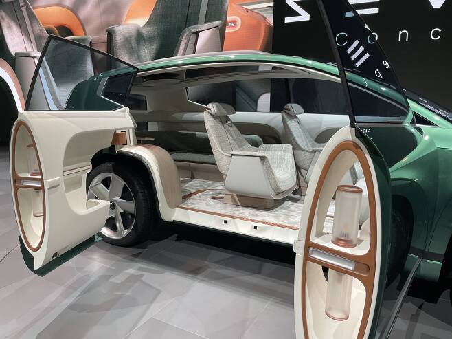 현대자동차가 2021 LA오토쇼에서 공개한 전기 SUV 콘셉트카 세븐./변지희 기자