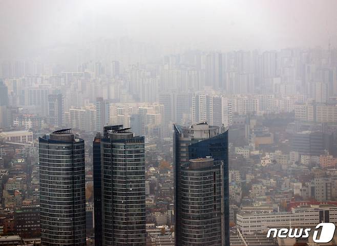 서울 남산에서 바라본 아파트 단지의 모습. 2021.11.21/뉴스1 © News1 신웅수 기자