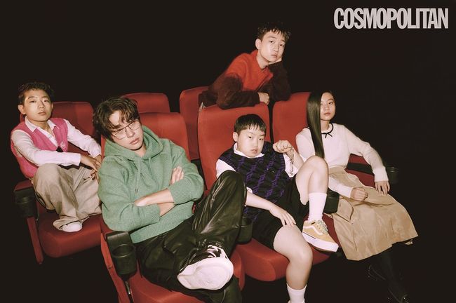 Actor Park Jung-min, who directed the Election of the Captain of the original short film project Unframed, and the casts picture were released.In the December issue of Cosmopolitan, which was released on the 23rd, there was a different picture of four actors including Park Jung-min, who turned into a director, and Kim Dam-ho, Kang Ji-seok, Park Hyo-eun and Park Seung-joon.Park Jung-min, who expanded his activities from Acting to Direction, catches the eye with a close-up cut with a megaphone and a film sitting on a directors chair.I wonder how new eyes and interesting stories will be told through the first film production Election.Park Jung-mins direct pic topic, Actors, is heavily armed with free personality and boasts a professional aspect in the background of the theater, raising expectations for the amazing acting ability to be shown in Election.In particular, Kim Dam-ho, who plays the role of Jung In-ho, the timid and unsatisfactory protagonist in the play, showed a charm of reversal with a confident expression and a natural pose.Kang Ji-seok of Yoo Jang-won, who reigns in the second class of the fifth grade with a bigger height and size than his peers, also shows off his charm with a different face from the sharp and cool image shown in the movie.Park Hyo-eun of Ju Seon-young, who is considered as a strong candidate for the class, and Park Seung-joon of Kwak Ji-hoon, the former class leader of the previous semester, also show a hip mood that was not seen in the The process of unravelling what I wanted to talk about as a director, not as an actor, was like making a clay or a sorghum when I was a child, Park Jung-min said in an interview. If Actor was a role of a sorghum assembled by a director, I enjoyed the experience of being responsible for making a castle with that sorghum or whatever I made.When I was directing, I was worried about how to understand and explain the language of the child, but it was strange to understand everything as a director and an actor even if I did not try to explain it easily.I have become a lot of will to Actors. He expressed his affection for Actors with his work.Election is an elementary school student who contains the scene of the Election of the 5th grade 2 class classroom as intense as the adult world.It is a work written and directed by Park Jung-min.Election, which solves the selection of elementary school students with a tense noir genre, has been released as a world premiere at the Pusan ​​International Film Festival with its rhythmic production and excellent acting of child actors.Interview, which contains the behind-the-scenes footage of the Election and the film, can be found in the December issue of Cosmopolitan.Unframed will be available on December 8th at Watcha.cosmopolytan
