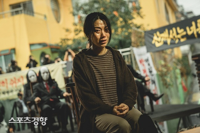 ‘지옥’ 박정자 역을 연기한 김신록. 사진 넷플릭스 제공