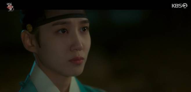 Bae Soo-bin made the two Kiss Fade to Black amid RO WOON and Park Eun-bins court romance on fire.On KBS 2TV The Kings Affaction broadcast on the 23rd, a screen was drawn in which Jung Seok-jo (Bae Soo-bin) was greatly shocked by the relationship between his son Jung Ji-woon (RO WOON) and King Lee Hui (Park Eun-bin).Lee, who was crowned by Han Ki-jae, told Roh Ha-kyung (Jung Chae-yeon), who had been waiting for the union of the Omamulbang, I will get all the comforters even if I hate this Jiabi and hate it.Lee said, Today we have shared the couples affection, and we will be preparing two yoga as we are now in the future.Of course, all of this will be strictly confidential, so please know that the heavy war will know. The embarrassed Noh Ha Kyung asked, Sir, what are you doing? Yi Hui said nothing.In this act, Kim Sang-gung lamented, I could have just deceived you. Lee said, Is not it true?He treated me with sincerity, but I couldnt just lie about it, because I shouldnt have written it down.On the other hand, Lee Hyun (Nam Yoon-soo) told his story, I can trust you. Lee Hyun said, I am my wife who said before.Hes right there. Thats what he likes about people he shouldnt like. He doesnt have to express, he cant show.I couldnt even come close to my heart, and I would have hurt him, so I kept it hidden for the rest of my life.It is such a thing to have a heart that should not be handed down, he told Jung Woon, who adores Lee.So if you are going to your heart, I would like you to organize it before it hurts. So, while confused, he turned his back on the rite to reveal the path of Yi Hui. To such a rite, Yi Hui said, I am hurt.I want to be with you a little more, said Jung Ji-woon shyly. I waited for that, he replied.Then they shared Kiss, which confirms each others hearts, but Jung Seok-jo made a face to black. To make matters worse, Jung Seok-jo doubts Lees identity.The relationship between Yi and Jung Woon was once again in crisis.