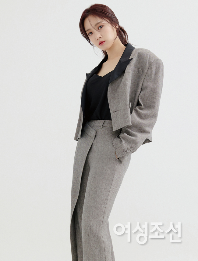 Actor Ham Eunjung has marked the December issue of the Chosun Broadcasting Company.Ham Eunjung recently conducted photo shoots and interviews with the magazine Chosun Broadcasting Company.In the open photo, Eunjung is perfecting a colorful concept with a clear Aura without a tee.Eunjung, who captivated his eyes with his sophisticated appearance while he was leading through his makeup and chic set-up.On the other hand, in another photo, the puff gives a point to the style with a dress with a puff and a bright color coat, maximizing the innocence of Eunjung, and revealing the doll visual without hesitation.In the interview after the photo shoot, Eunjung said, I get energy while working.Recently, I have been living as an actor, but I do not think about sharing my life with singer life.I think it is my energys Mount Fuji that I can work hard at anything like this. 