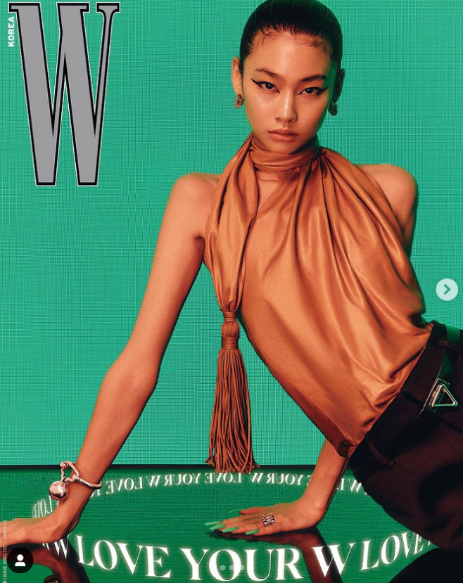 HoYeon Jung, the hero of Netflix original series squid game, which has emerged as a global hot star, has released a unique Model La Poste.The fans responded to the picture cut that seemed to be I am Model HoYeon Jung. HoYeon Jung released the picture cut of W Korea December issue on his SNS on the 25th.In the picture, HoYeon Jung raises the mysterious atmosphere with the eye make-up that takes out the eye line long, and creates an ethnic atmosphere with hair tied up with all-back.HoYeon Jungs charm is that intense atmosphere and girlish incompleteness coexist.On this day, the head of the forehead line contrasted with the intense pose, and the numbly-applied lips caused cracks and focused attention.In another picture, a long green nail was attached to the long hair of the nose, and a longer hand was put on the point.Fans responded Wow. What a sweetie, Its so pretty, and The most beautiful girl Ive ever seen.HoYeon Jung, who visited United States of America with Actor Lee Jung-jae, Park Hae-soo, and Hwang Dong-hyuk of squid game on the last three days, continues the United States of America schedule.Photo Source  HoYeon Jung SNS