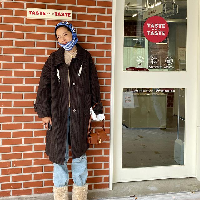 Broadcaster Kim Na-young boasted of winter fashion.On the 25th, Kim Na Young posted several photos on his personal instagram with an article entitled It seemed like a trip to Northern Europe wearing a cute duffel coat.In the public photos, Kim Na Young is having a relaxing routine at a Nordic grocery store.Kim Na Youngs cute figure in a fur hat and a brown duffle coat covering all of his head made the viewers warm.Fans who saw this responded such as over the limit of cuteness, I thought it was really Nordic, Fashion is my style.iMBC  Photo Source Kim Na Young Instagram