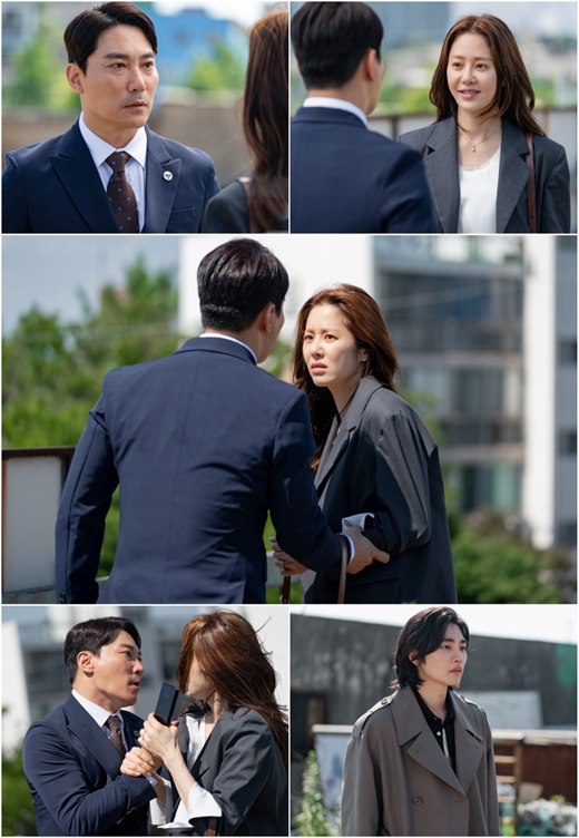 Jung Hee-ju (Go Hyun-jung), the main character of JTBCs tree drama The Man Who Resembles You, was caught in the neck by Lee Hyung-ki (Hong Seo-joon), a family member of the same Taerimga family.In the 14th Steel Cut of Persons Like You, which will be broadcast on the 25th, the images of Hee-joo and his sentence standing facing each other on the roof of a ruined building were revealed.Hee-joo looks at his brother with a cold laugh, and his brother shows a cold but shaking look.Soon, the sentence rushes to Hee-joo, and the two of them struggle hard and create a sense of crisis.In the meantime, the appearance of Jae-young Kim in this place made it more unpredictable how the situation would flow.After regaining his memories of his stay in Ireland, Woo Jae, who is craving for love again to Hee Joo, saying, I will come to all the things I have been deprived of, was an unknown expression in the field of struggle between the sentence and the juju.Husband, a neurosurgeon at Taerim Hospital and a sister-in-law of Heeju, is a good-headed lawyer, and has been ambitious to win the Taerim Foundation by winning the favor of his mother-in-law, Young Sun (Kim Bo-yeon).However, he thought of his wife Minseo as a tool of his ambition, and he was ignored by the spirits repeatedly, with the ugly side of secret assault.In the last 12 episodes, Hee-joo noticed the sentence of violence in Minseos office, and worried about Minseo, who tried to get over it as if nothing had happened.Husband Hyun-sung (Choi Won-young) of Juju was shown in the 13th episode, blocking the front of his sentence and warning him, How my sister and brother-in-law live, and I do not know how to pass it over. An uneasy tension began to swirl between the sentence and the characters surrounding him.People Like You will air at 10:30 p.m. on Saturday night.