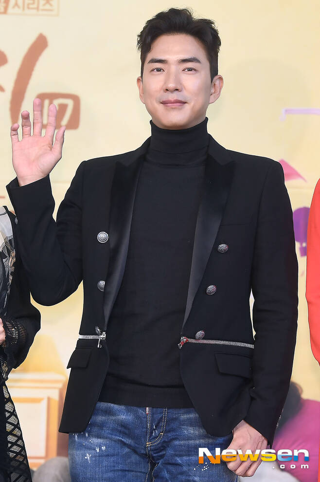 Actor Se-Won Ko has revealed his position on the personal life controversy.Se-Won Ko will be on November 26th through his agency Hunners EntertainmentDivorce later announced that she had dated a new woman late last year.Se-Won Ko said, Im a 2017I did not inform the diverce fact at the time because I wanted to try to reunite.However, I did not reach a reunion eventually, and then I met the woman at the end of last year and became acquainted for about three months. I would like to say to the woman that I am sorry for any reason first, and I will be responsible for what I should be responsible for.Recently, the online community posted an article entitled I was abandoned after being pregnancy to Mr. K, who is called the prince of housewives, and I was Legacy.Mr. A, the author of the article, said, I sent an SMS to certify that Mr. K had my naked photo and deleted it.I have blocked my contact after saying, Wait. Mr. K is in 2017I said I had a duty at the beginning. This part is confirmed and met, and I am not a lady.From the beginning of the meeting, Mr. K said, If you are a pregnancy, I will marry you immediately, and I will be responsible for whatever happens.I did not contraceptively believe that.However, after the pregnancy, I broke up with one SMS, and after a few months I contacted him and told him about Legacy. He said, Why are you so pregnancy? And It is not my baby. He shared the message with K, photos, and medical confirmation with Legacy contents.Hi, Se-Won Ko. Im sorry for the inconvenience youve caused. Im sorry.I did a divorce. The reason I did not inform the divorce at the time was because I wanted to try to reunite.But eventually I did not reach a reunion, and then I met the woman at the end of last year and became acquainted for about three months.I tell her I am sorry for any reason. I will be responsible for what I am responsible for.I think I have a chance to tell you how I feel as I am because I have had a hard time.I once again say that I am sorry for those who would have been uncomfortable with me.